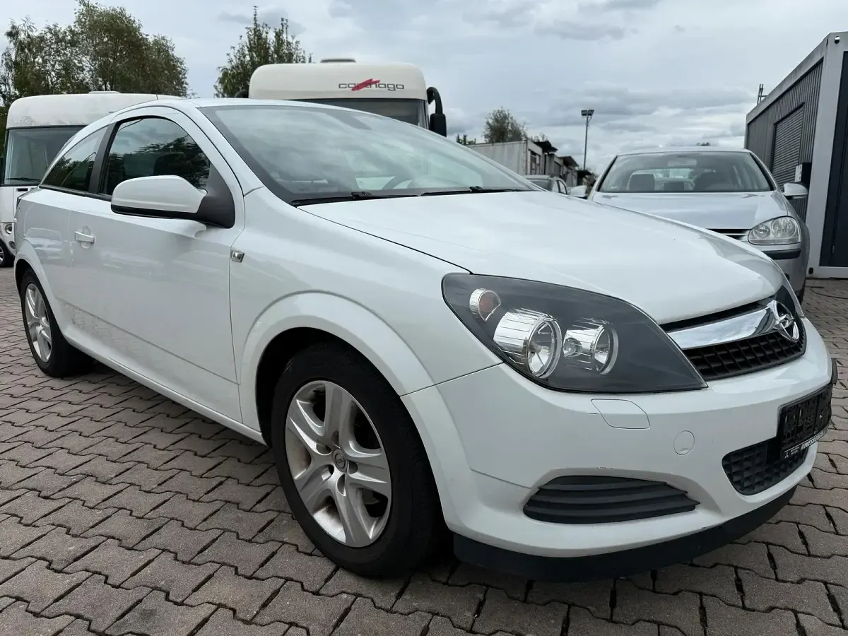 Gebraucht Opel Astra GTC 116 PS (85 kW) 2009 Weiß Coupé