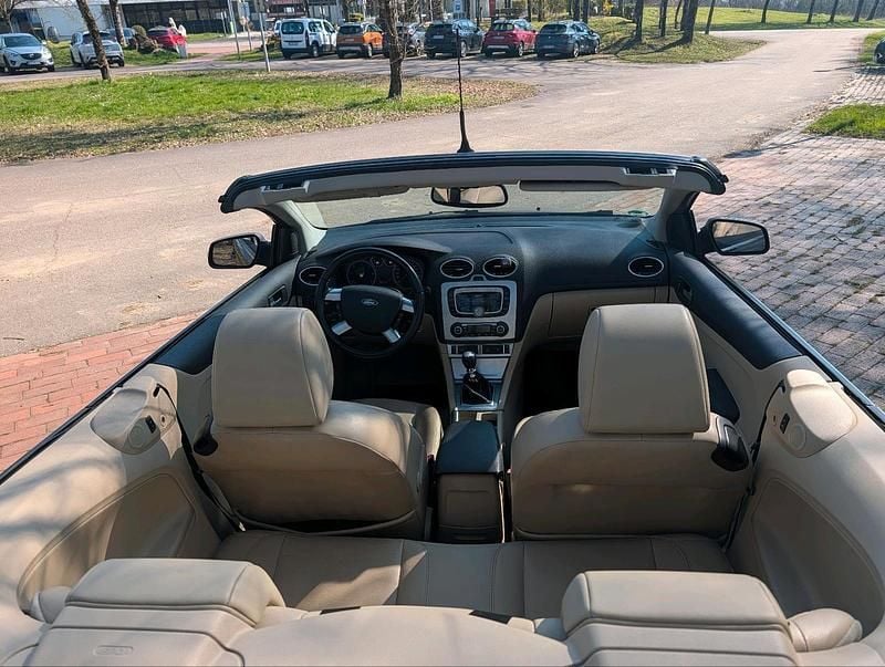 Gebraucht Ford Focus Cabriolet Titanium 136 PS (100 kW) 2008 Gold Cabrio