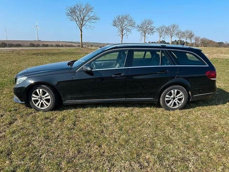 Gebraucht Mercedes E220 Edition 170 PS (125 kW) 2015 Schwarz Kombi