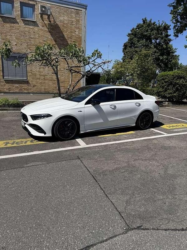 Gebraucht 2025 Mercedes A35 AMG AMG Limousine | 47.800 € (Fairer Preis) - Bild 1/4