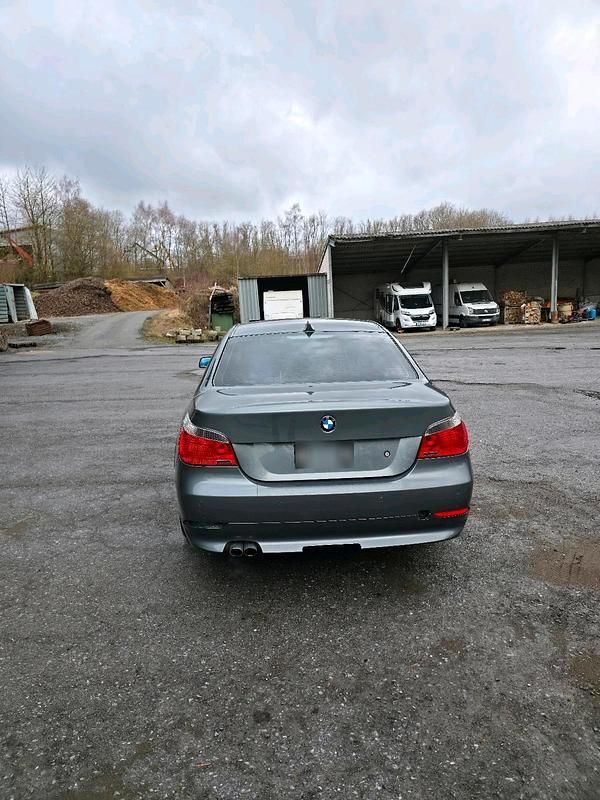 Gebraucht BMW 530 235 PS (172 kW) 2007 Grau Limousine