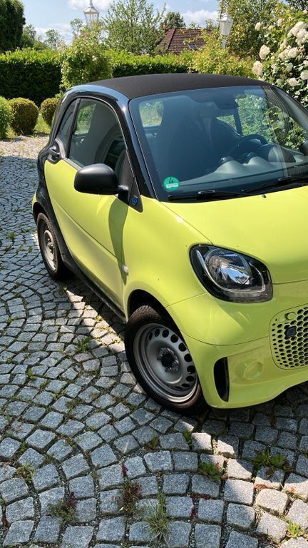 Grün Gebraucht 2023 Smart ForTwo Electric Drive Coupé | 9.800 € (Superpreis) - Bild 1/4