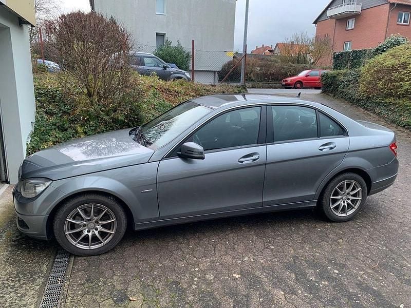 Grau Gebraucht 2011 Mercedes C200 Limousine | 5.900 € (Guter Preis) - Bild 1/4