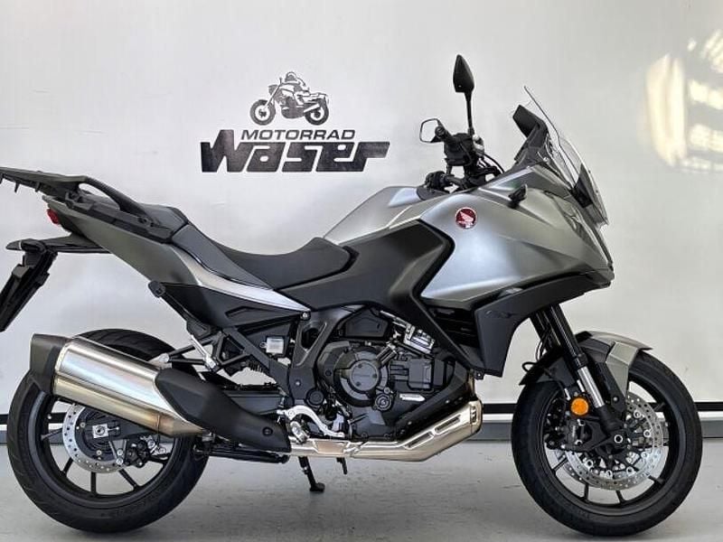 Grau Gebraucht 2023 Honda e Kleinwagen | 12.490 € - Bild 1/4