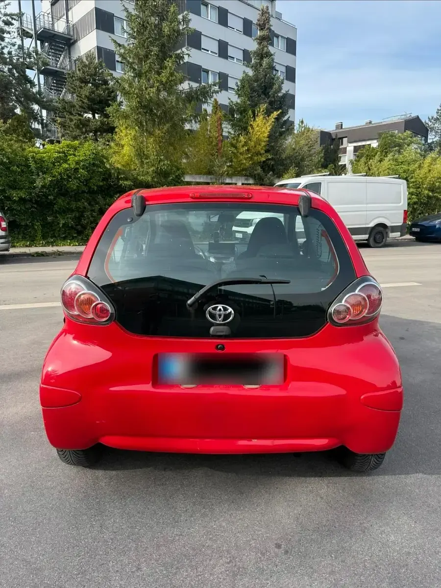 Gebraucht Toyota Aygo 68 PS (50 kW) 2010 Rot Kleinwagen