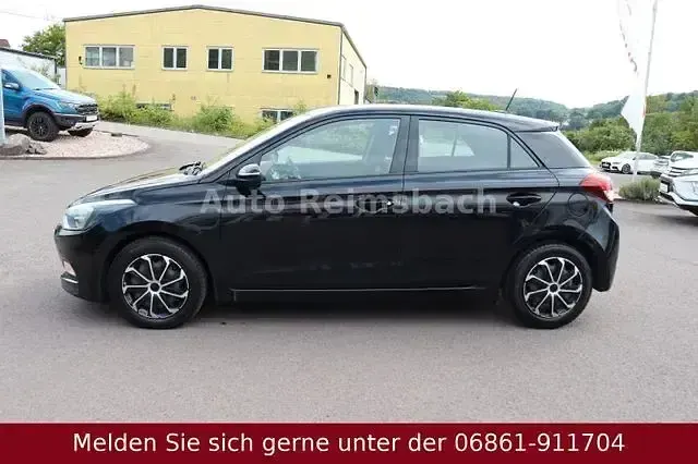 Gebraucht Hyundai i20 75 PS (55 kW) 2017 Schwarz Kleinwagen