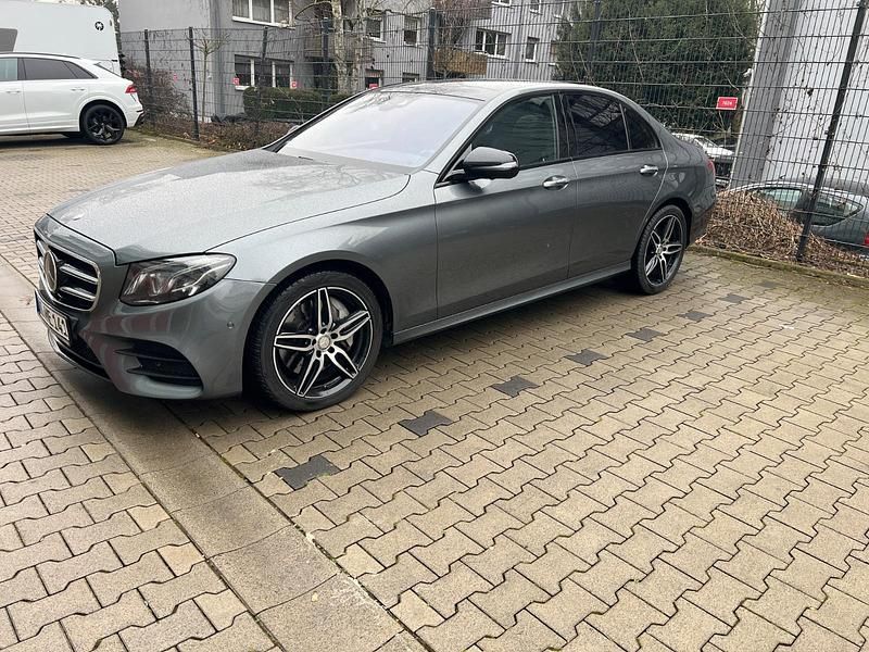 Gebraucht Mercedes E350 AMG line 258 PS (189 kW) 2016 Grau Limousine