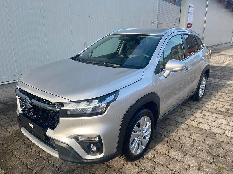 Neu Suzuki SX4 Comfort 110 PS (80 kW) 2025 Silber SUV