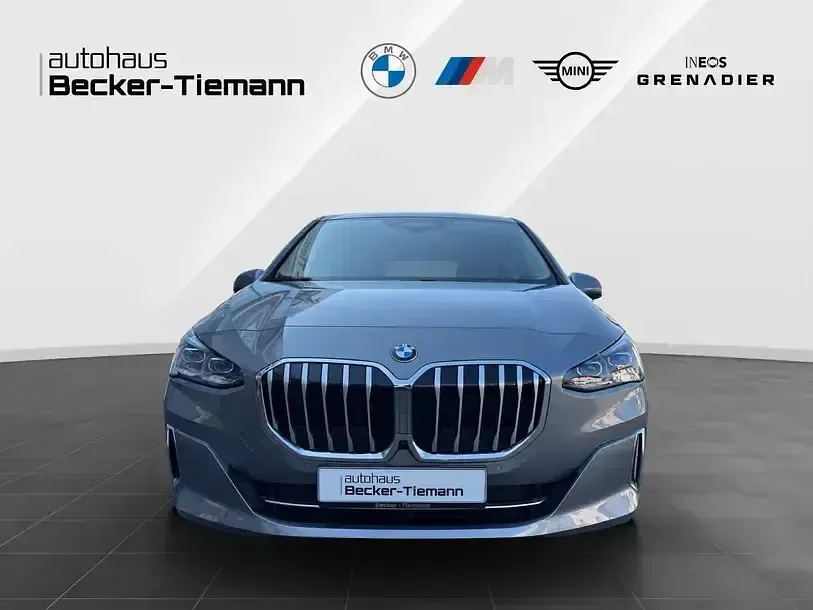 Gebraucht BMW 223 Active Tourer Luxury Line 218 PS (160 kW) 2023 Skyscraper grau Van / Kleinbus