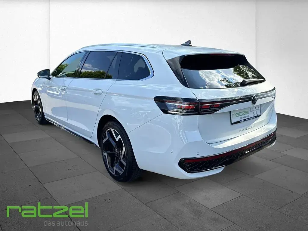 Gebraucht VW Passat R-line 150 PS (110 kW) 2025 Weiß Kombi
