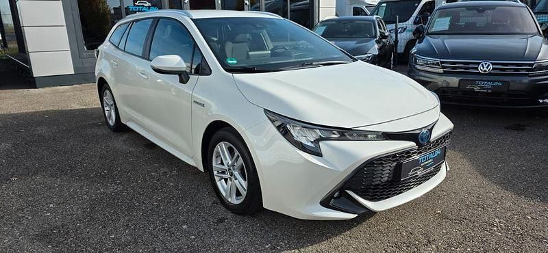 Weiß Gebraucht 2020 Toyota Corolla Business Edition Limousine | 18.990 € (Teuer) - Bild 1/4