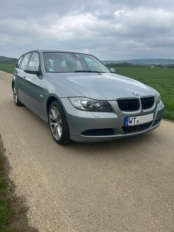 Grau Gebraucht 2007 BMW 318 Kombi | 1.800 € (Guter Preis) - Bild 1/4