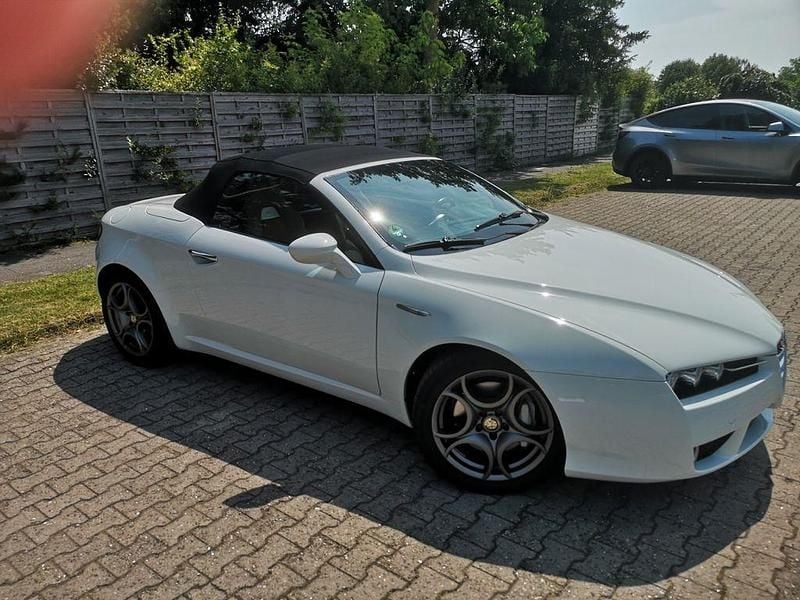 Weiß Gebraucht 2009 Alfa Romeo Spider Cabrio | 19.400 € (Etwas zu teuer) - Bild 1/4