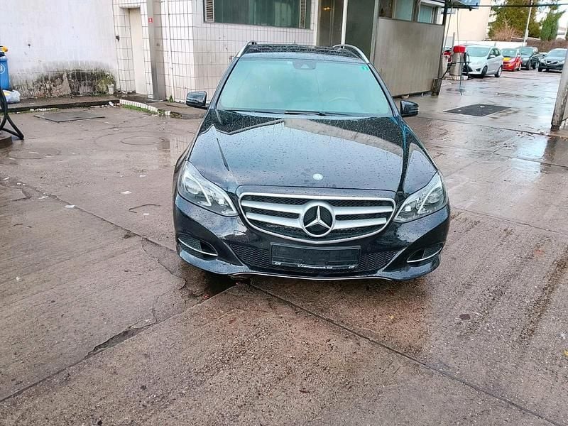 Gebraucht Mercedes E250 204 PS (150 kW) 2013 Schwarz Kombi