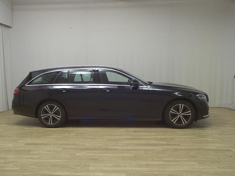 Gebraucht Mercedes E220 Avantgarde 200 PS (147 kW) 2023 Schwarz Limousine