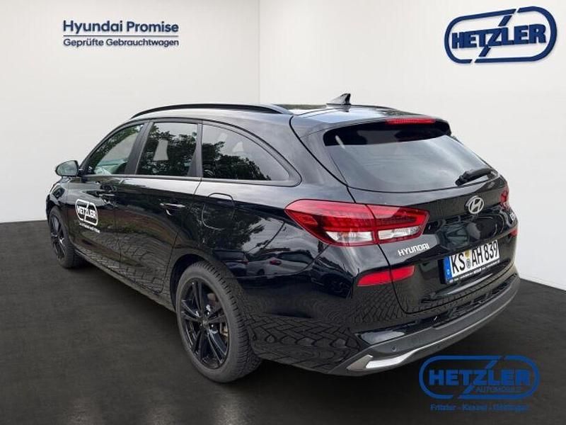 Gebraucht Hyundai i30 Advantage 140 PS (102 kW) 2024 Abyss black / mic Kombi