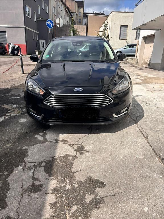 Schwarz Gebraucht 2018 Ford Focus Titanium Limousine | 12.800 € (Guter Preis) - Bild 1/4