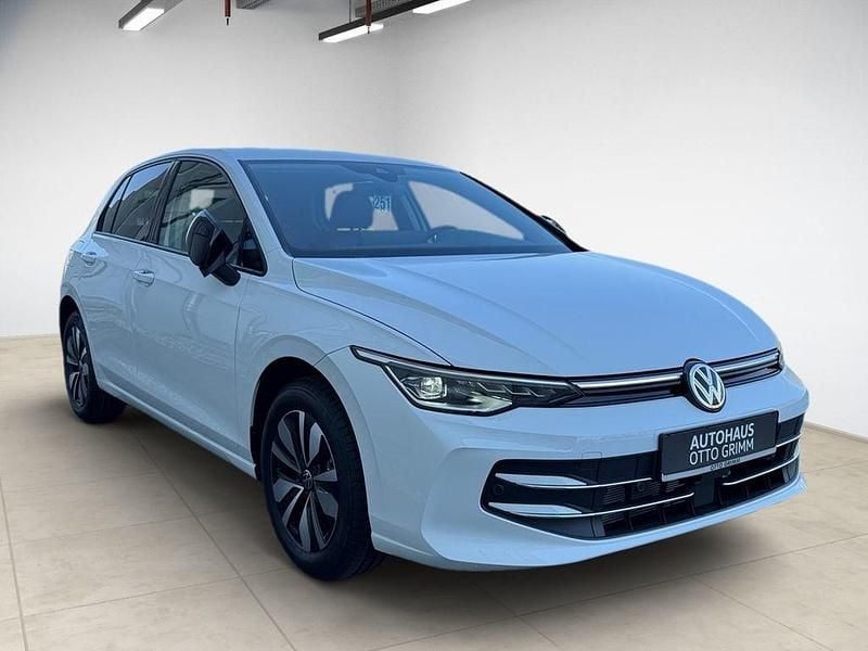 Gebraucht VW Golf VIII Life 150 PS (110 kW) 2025 Weiß Limousine