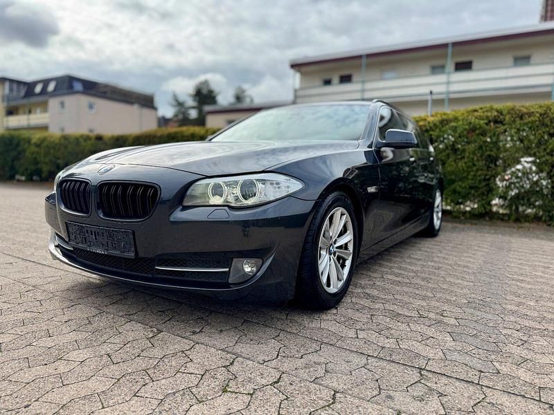 Gebraucht BMW 520 184 PS (135 kW) 2012 Grau Kombi