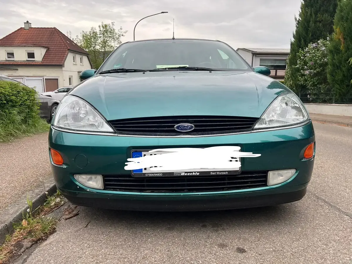 Gebraucht Ford Focus Ghia 100 PS (73 kW) 2001 Grün Kleinwagen