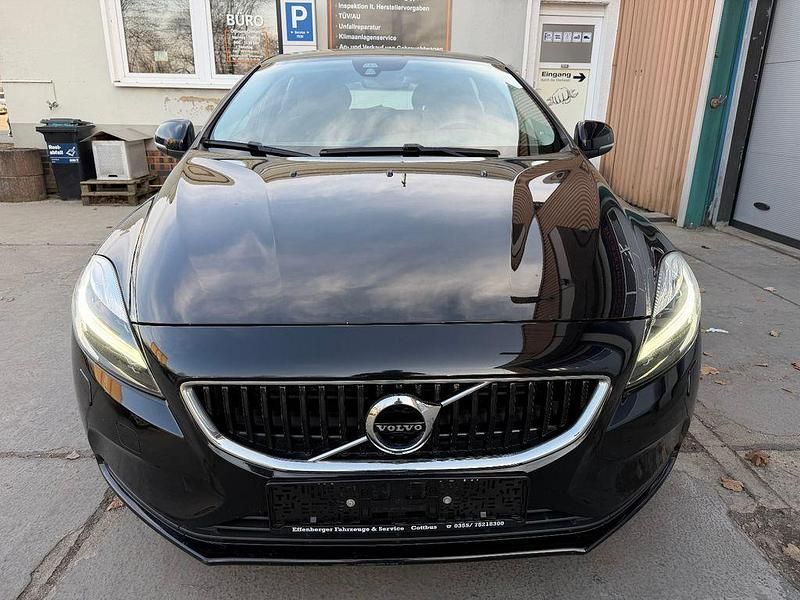Gebraucht Volvo V40 Momentum 120 PS (88 kW) 2017 Schwarz Limousine