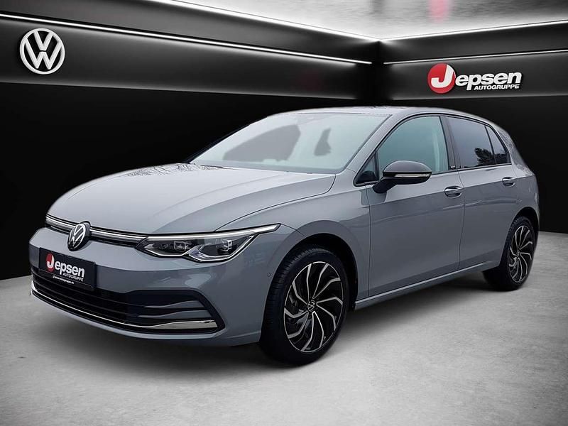 Gebraucht VW Golf VIII Move 110 PS (80 kW) 2024 Mondsteingrau Limousine