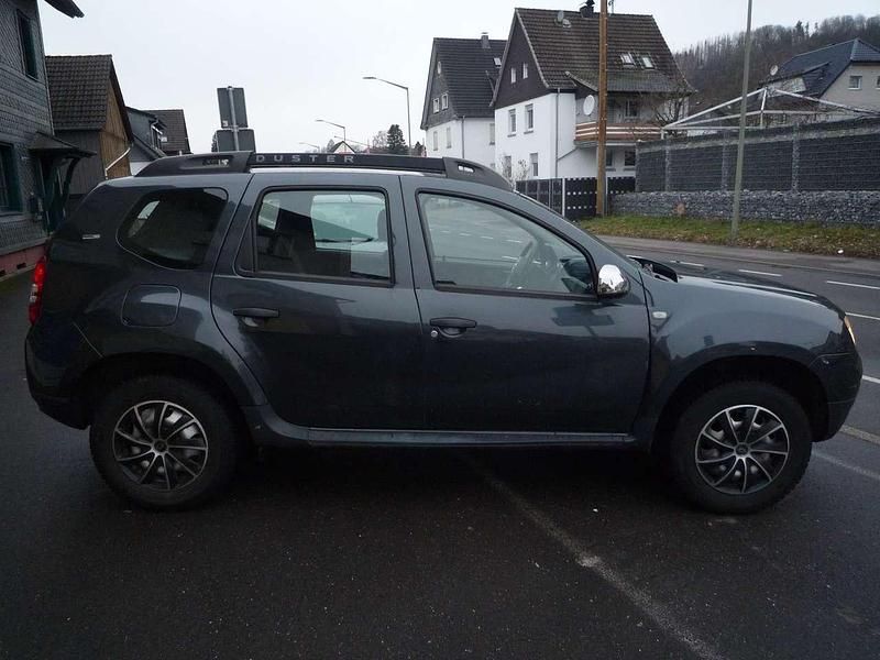 Gebraucht Dacia Duster Basis 105 PS (77 kW) 2016 Grau "comete" SUV