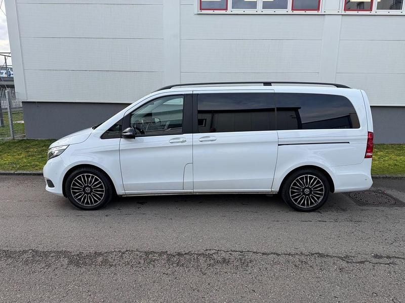 Gebraucht Mercedes V220 Night 163 PS (119 kW) 2019 Weiß Van / Kleinbus