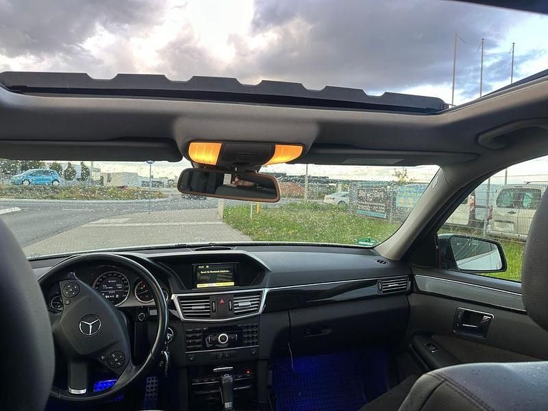 Gebraucht Mercedes E200 184 PS (135 kW) 2011 Weiß Limousine