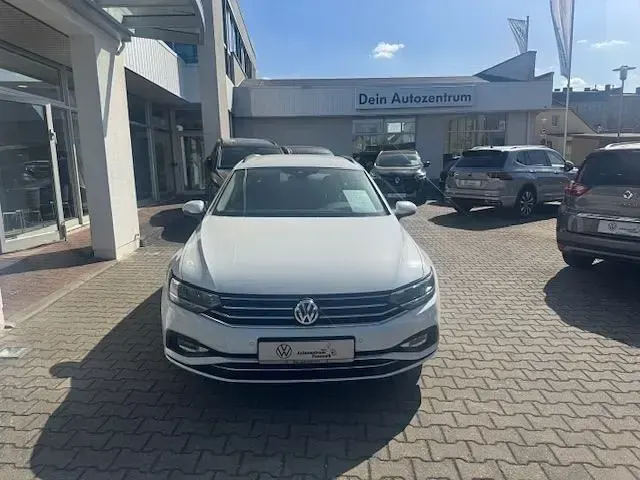 Gebraucht VW Passat Business 150 PS (110 kW) 2019 Pure white Kombi