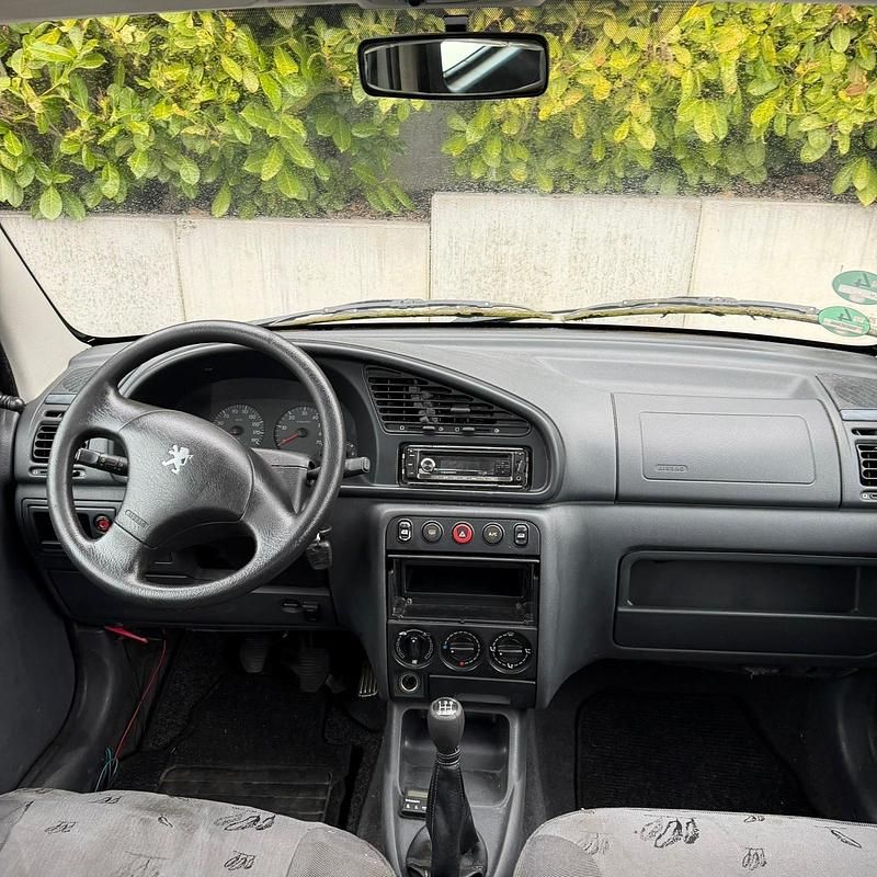 Gebraucht Peugeot Partner 108 PS (79 kW) 2002 Silber Van / Kleinbus