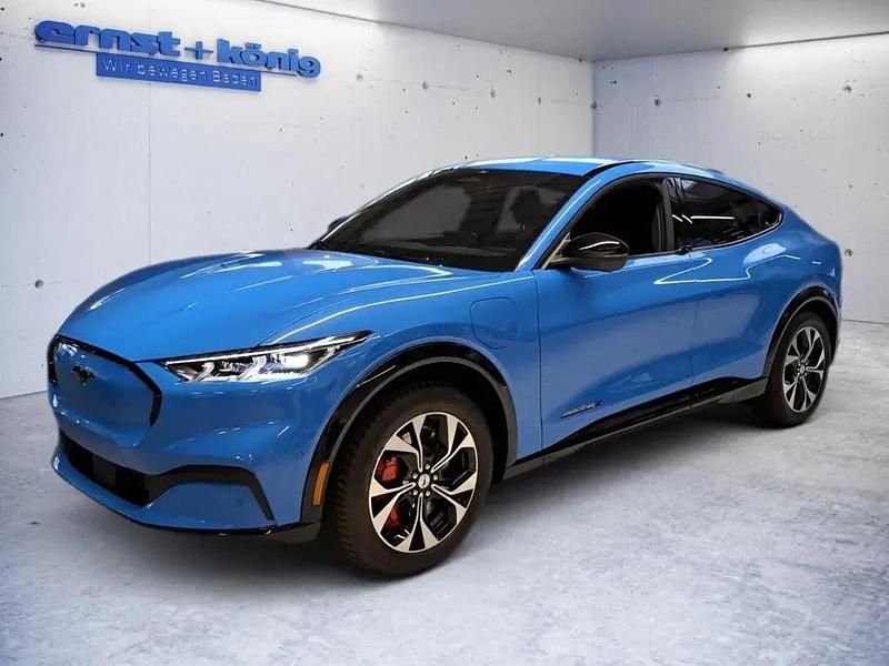 Grabber blue metallic Gebraucht 2023 Ford Mustang Mach-E Premium SUV | 51.990 € (Teuer) - Bild 1/4