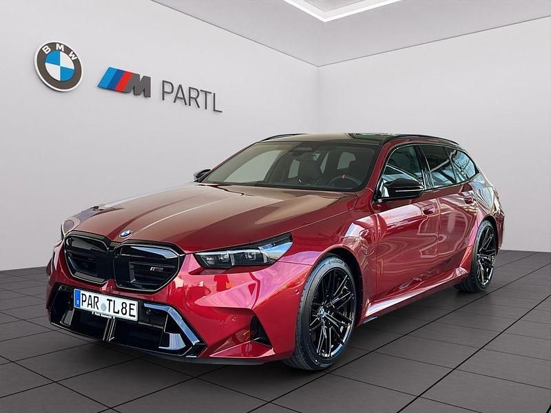 Fire red metallic Gebraucht 2025 BMW M5 Performance Kombi | 134.900 € (Superpreis) - Bild 1/4