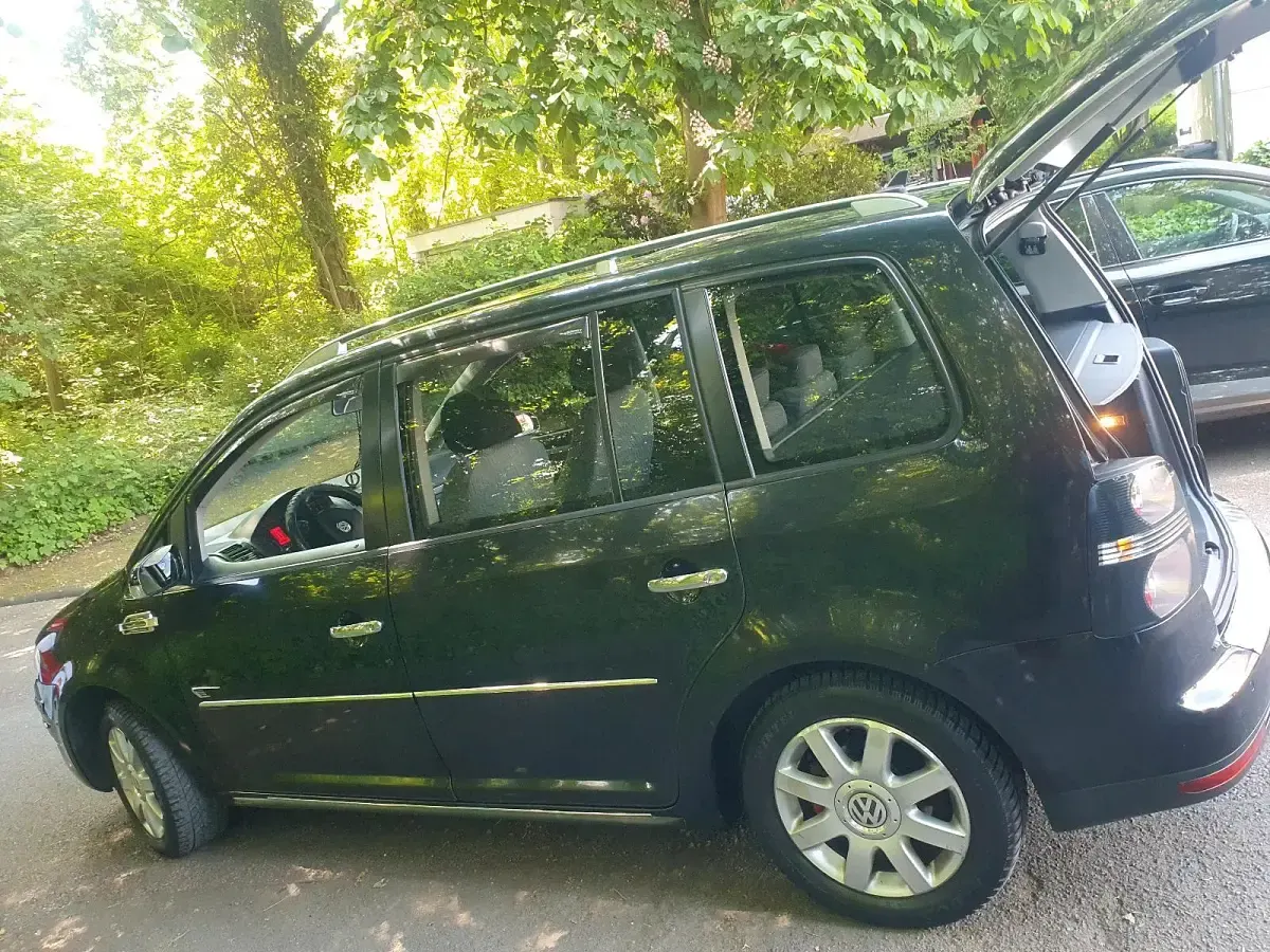 Gebraucht VW Touran 140 PS (102 kW) 2007 Schwarz Van / Kleinbus