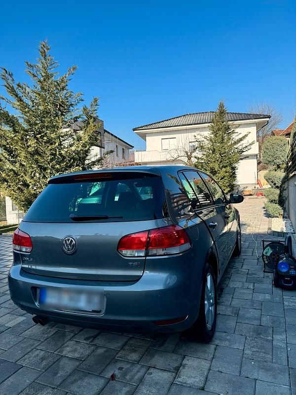 Gebraucht VW Golf VI 122 PS (89 kW) 2010 Grau Kleinwagen