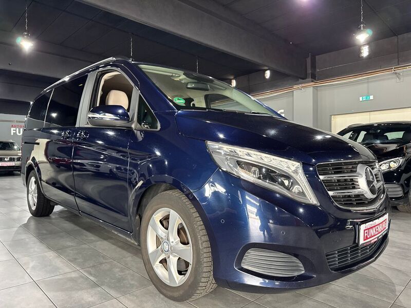 Blau Gebraucht 2015 Mercedes V250 Edition Van / Kleinbus | 29.900 € (Fairer Preis) - Bild 1/4