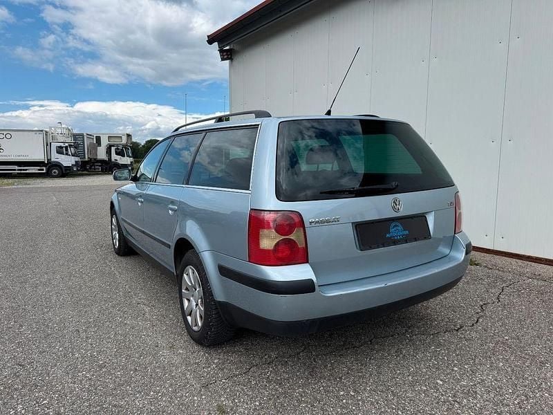 Gebraucht VW Passat Comfortline 131 PS (96 kW) 2001 Blau Kombi
