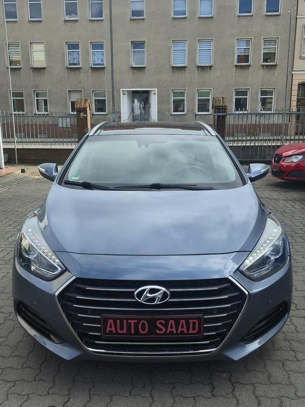 Gebraucht Hyundai i40 Premium 141 PS (103 kW) 2015 Blau Kombi