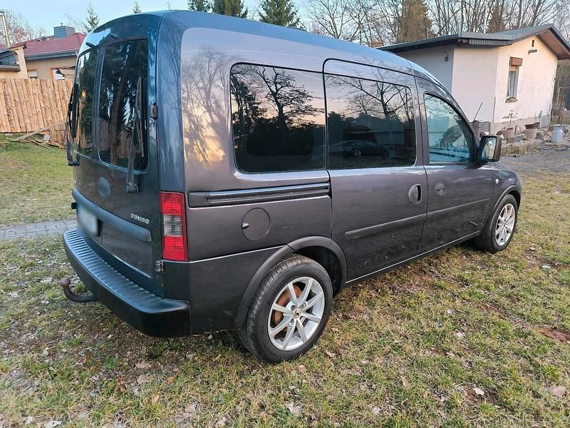 Gebraucht Opel Combo 90 PS (66 kW) 2005 Violet Van / Kleinbus