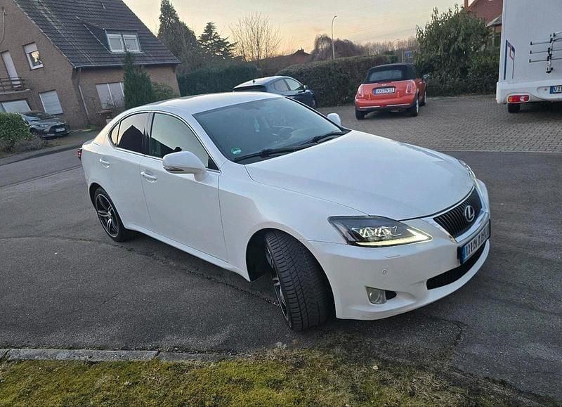 Gebraucht Lexus IS220d 177 PS (130 kW) 2008 Weiß Limousine