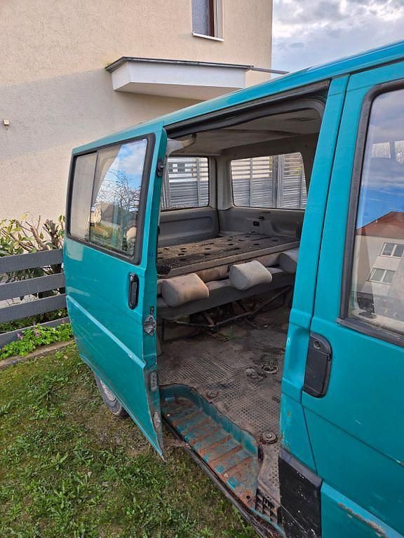 Second-hand VW Caravelle 102 CP (75 kW) 1998 Verde Van