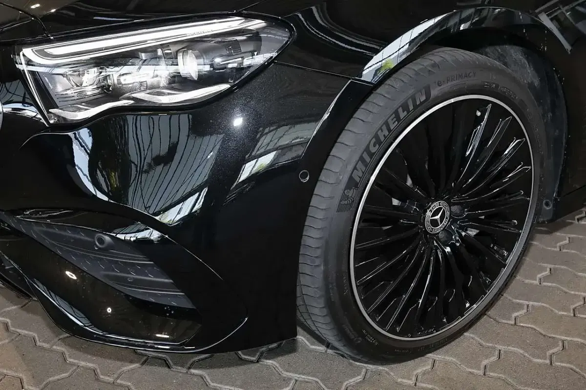 Gebraucht Mercedes E300 AMG 197 PS (144 kW) 2024 Metalliclack obsidianschwarz Kombi