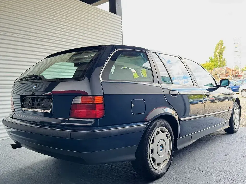 Gebraucht BMW 320 150 PS (110 kW) 1995 Blau Kombi
