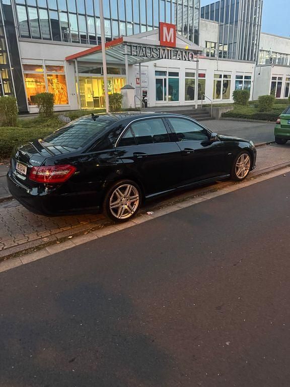 Gebraucht Mercedes E250 AMG line 204 PS (150 kW) 2010 Schwarz Limousine