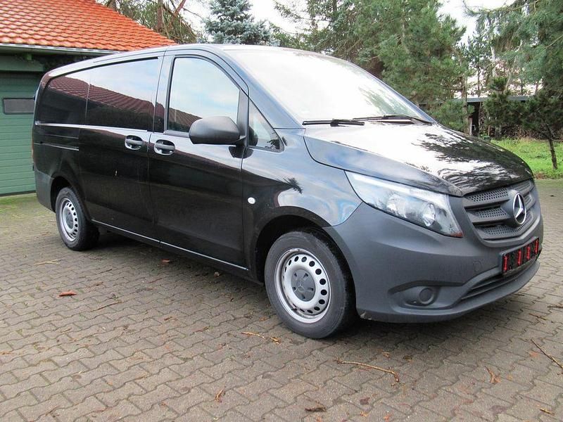 Schwarz Gebraucht 2018 Mercedes Vito Van / Kleinbus | 13.499 € (Guter Preis) - Bild 1/4