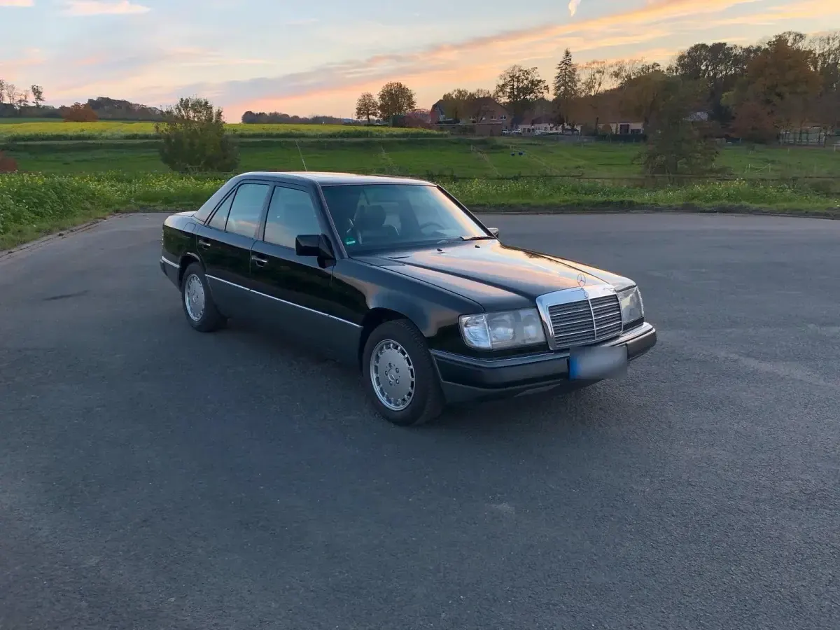 Gebraucht Mercedes E300 180 PS (132 kW) 1991 Schwarz Limousine