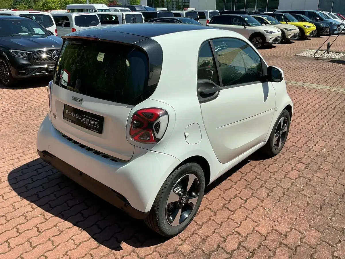Gebraucht Smart ForTwo Electric Drive 60 kW (82 PS) 2024 Bodypanels in moon white (matt) Coupé