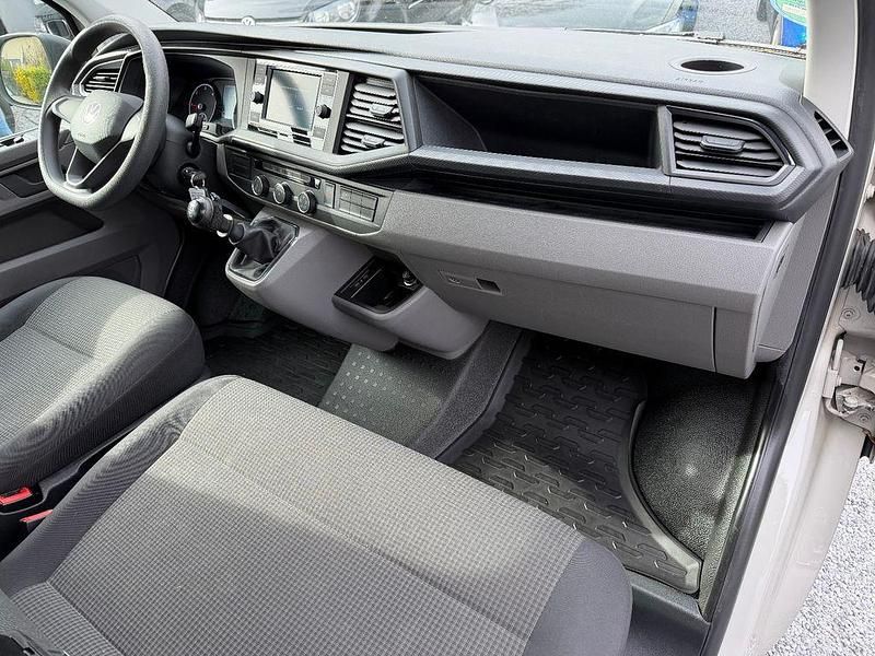 Gebraucht VW Transporter 110 PS (80 kW) 2021 Grau Van