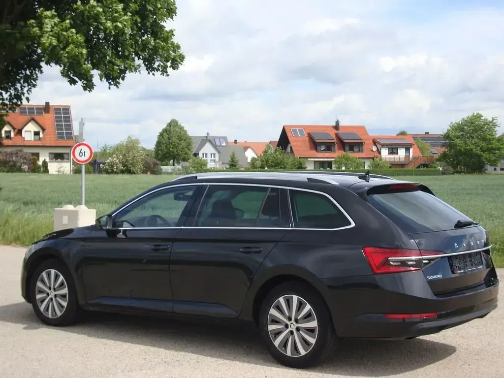 Gebraucht Skoda Superb Style 150 PS (110 kW) 2024 Schwarz Limousine