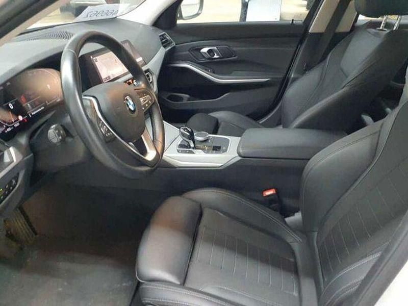 Gebraucht BMW 318 Advantage 150 PS (110 kW) 2021 Mineralweiß metallic Kombi